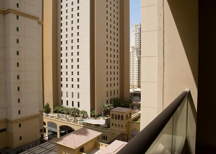 Higuests - Charming Apt In Jbr With Balcony By The Beach