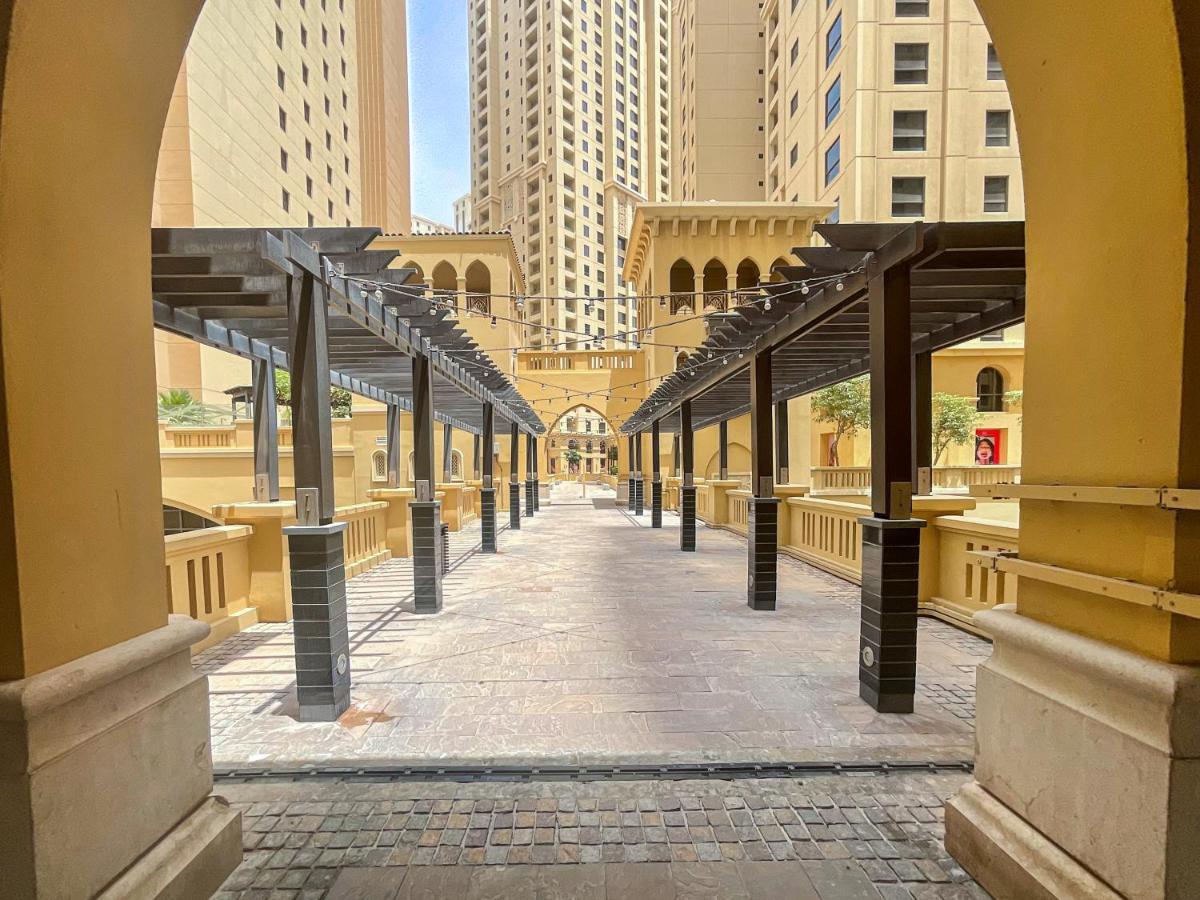 Higuests - Charming In Jbr With Balcony By The *
