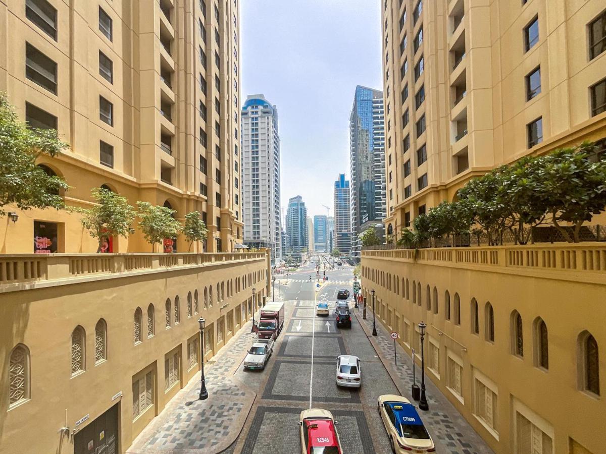 Higuests - Charming In Jbr With Balcony By The